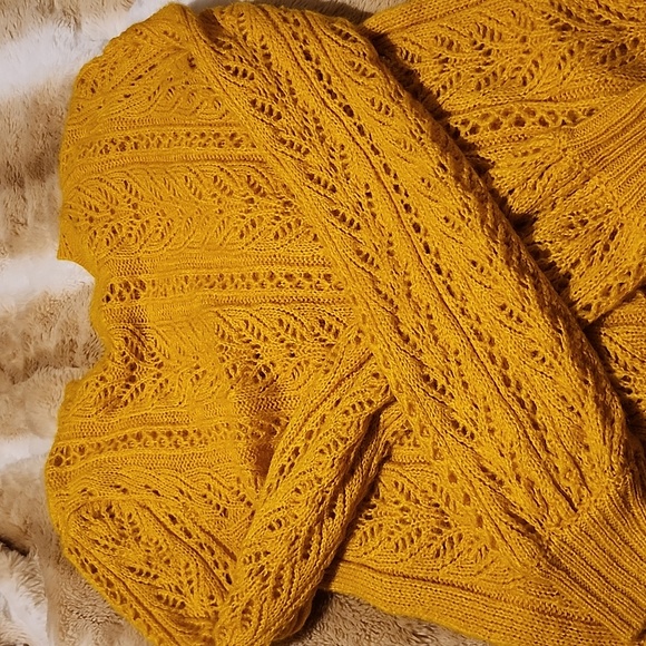 Sweater - Picture 1 of 3